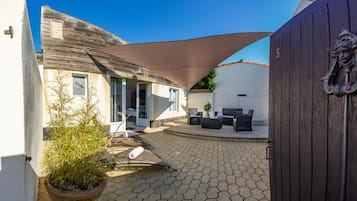 Suite de lujo, 1 habitación, bañera de hidromasaje | 1 dormitorio, ropa de cama de alta calidad, minibar y caja fuerte