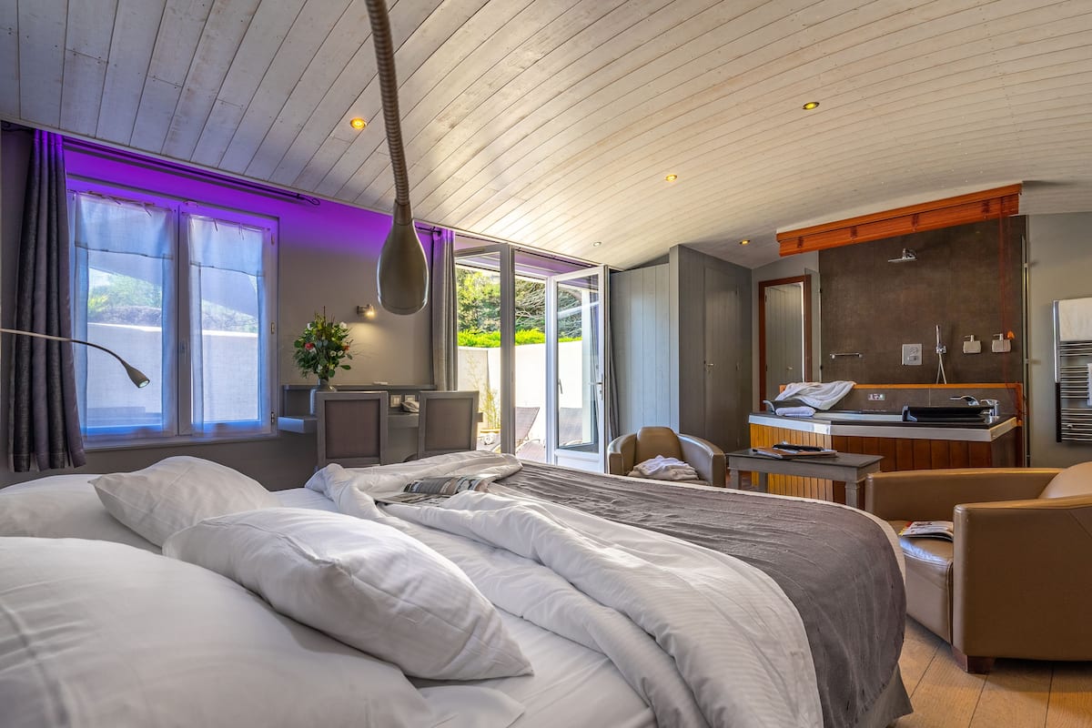 luxury suite, 1 bedroom, hot tub | 1 bedroom, premium bedding, minibar, in-room safe