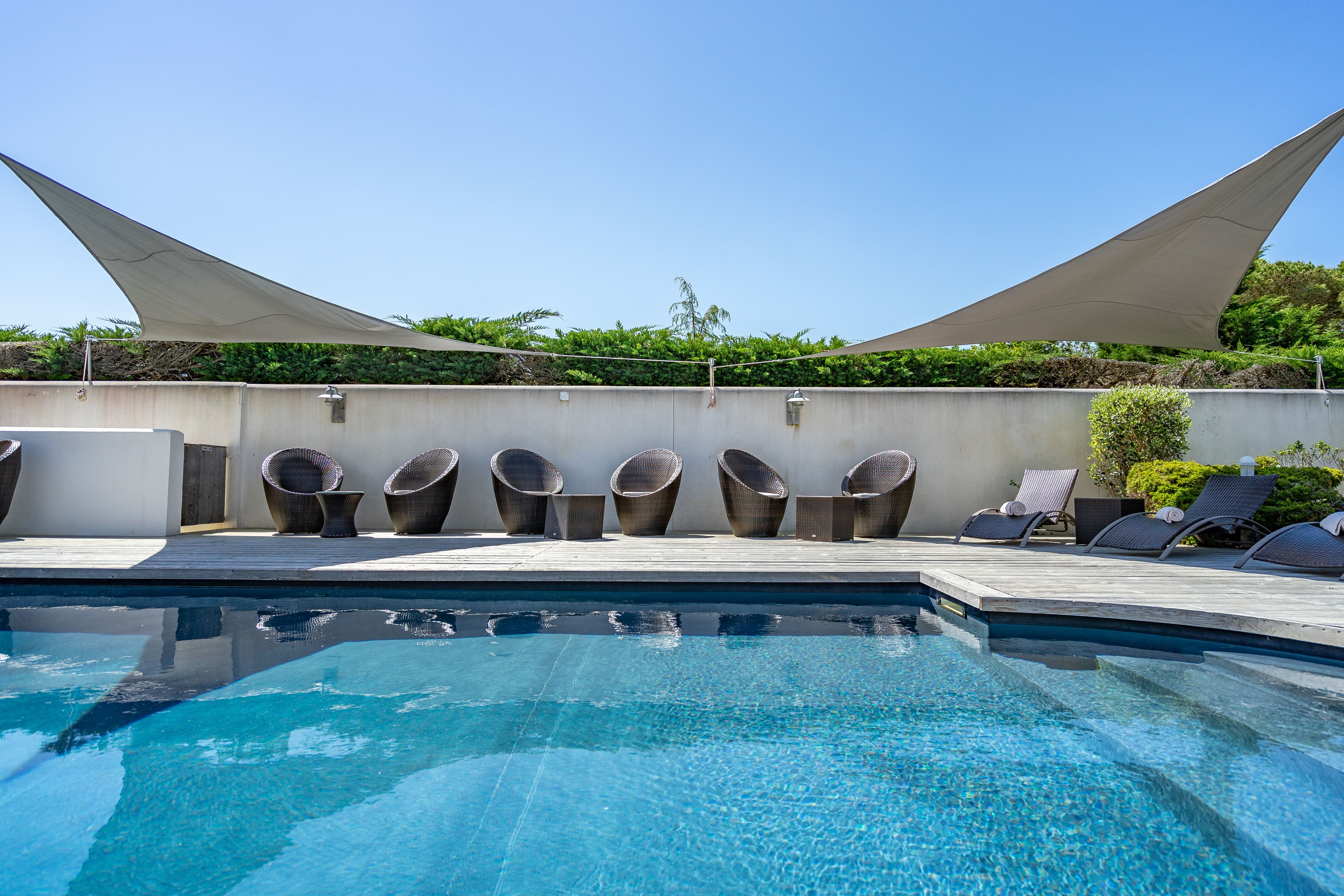 seasonal outdoor pool, pool loungers