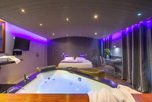 Luxury Suite, 1 Bedroom, Hot Tub | View from room