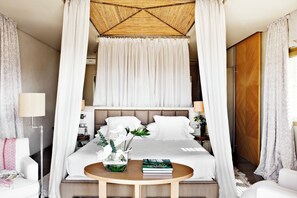 1 bedroom, premium bedding, down comforters, memory foam beds - The Villas at Bahia del Duque (Adeje)