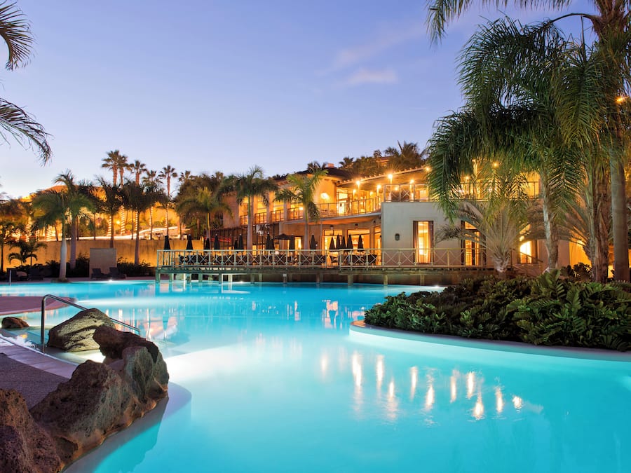 4 outdoor pools, pool umbrellas