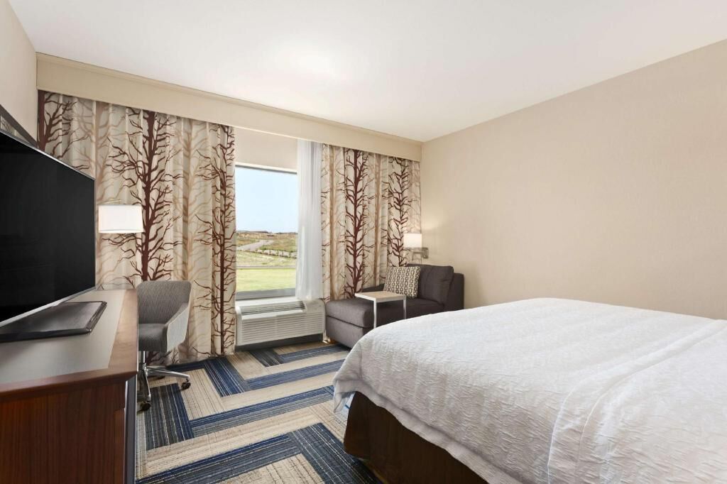Egyptian cotton sheets, premium bedding, pillowtop beds, minibar