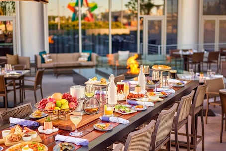 供应早餐、午餐和晚餐,美洲菜. JW 万豪明尼亚波利斯商场酒店