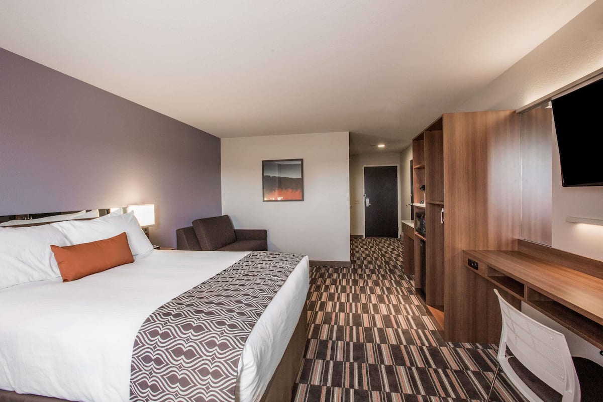 suite, accessible | in-room safe, desk, laptop workspace, blackout curtains