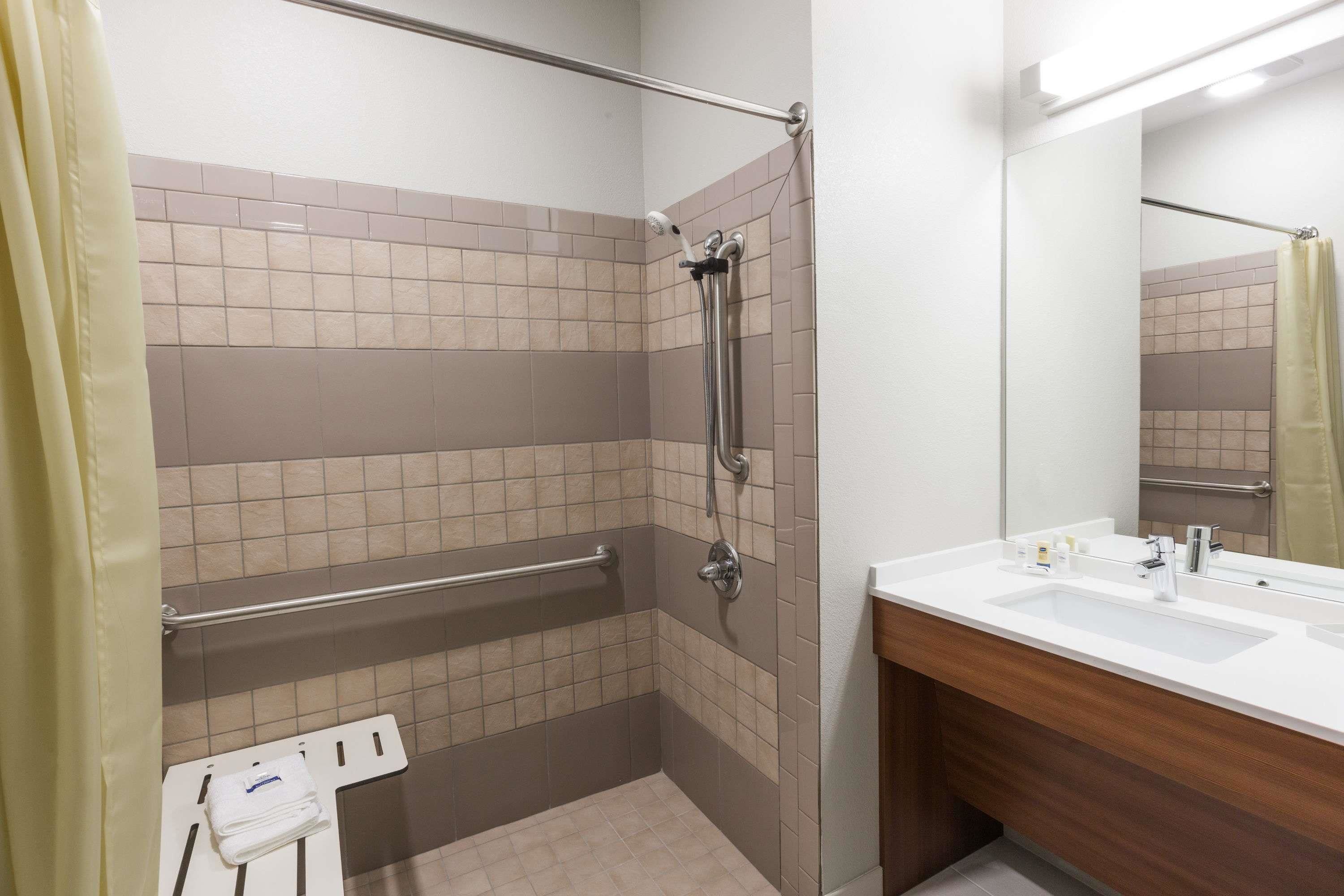 in-room safe, desk, laptop workspace, blackout curtains