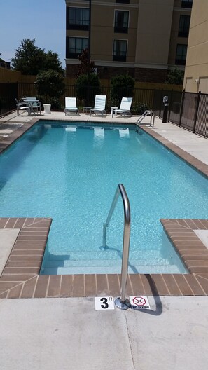 Outdoor pool - Springhill Suites Mobile (Mobile)