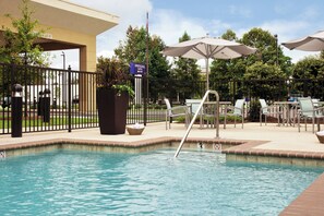 Outdoor pool - Springhill Suites Mobile (Mobile)