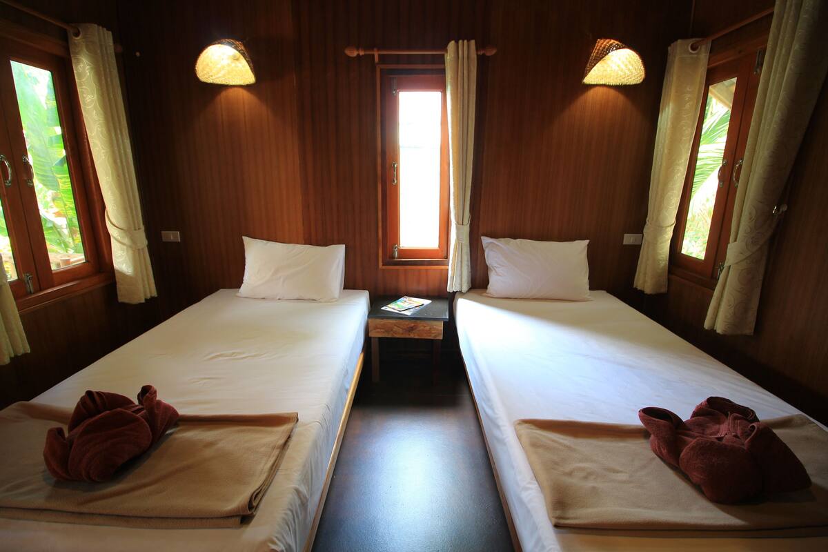 economy twin (with fan) | desk