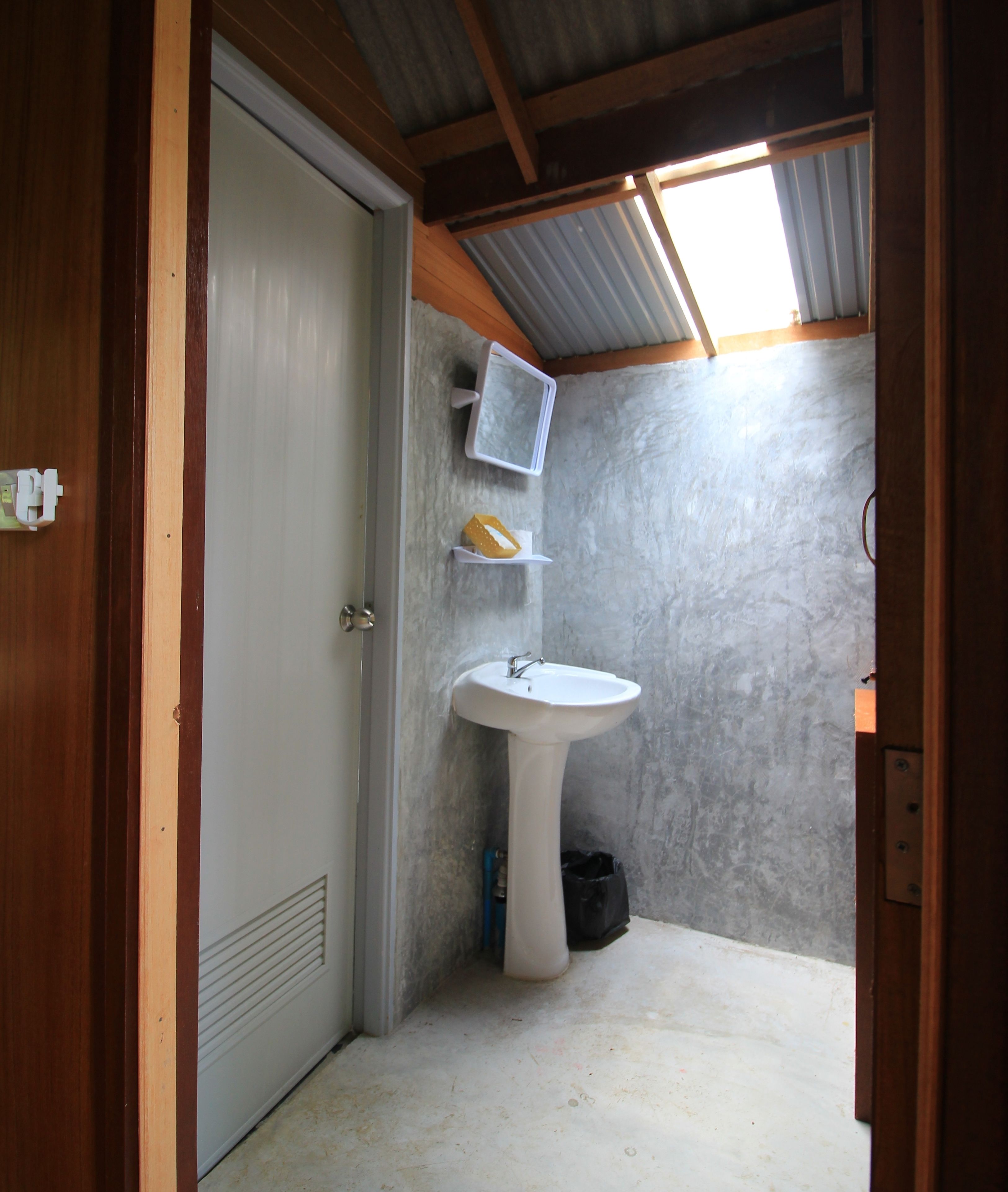 standard bungalow, garden view (with air-con) | bathroom | shower, free toiletries, towels