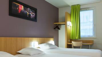 Ylelliset vuodevaatteet, memory foam -patjalliset sängyt