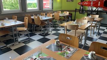 Buffet breakfast on weekdays (EUR 12.00 per person)