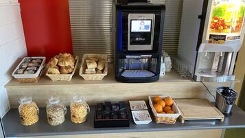 Buffet breakfast on weekdays (EUR 12.00 per person)