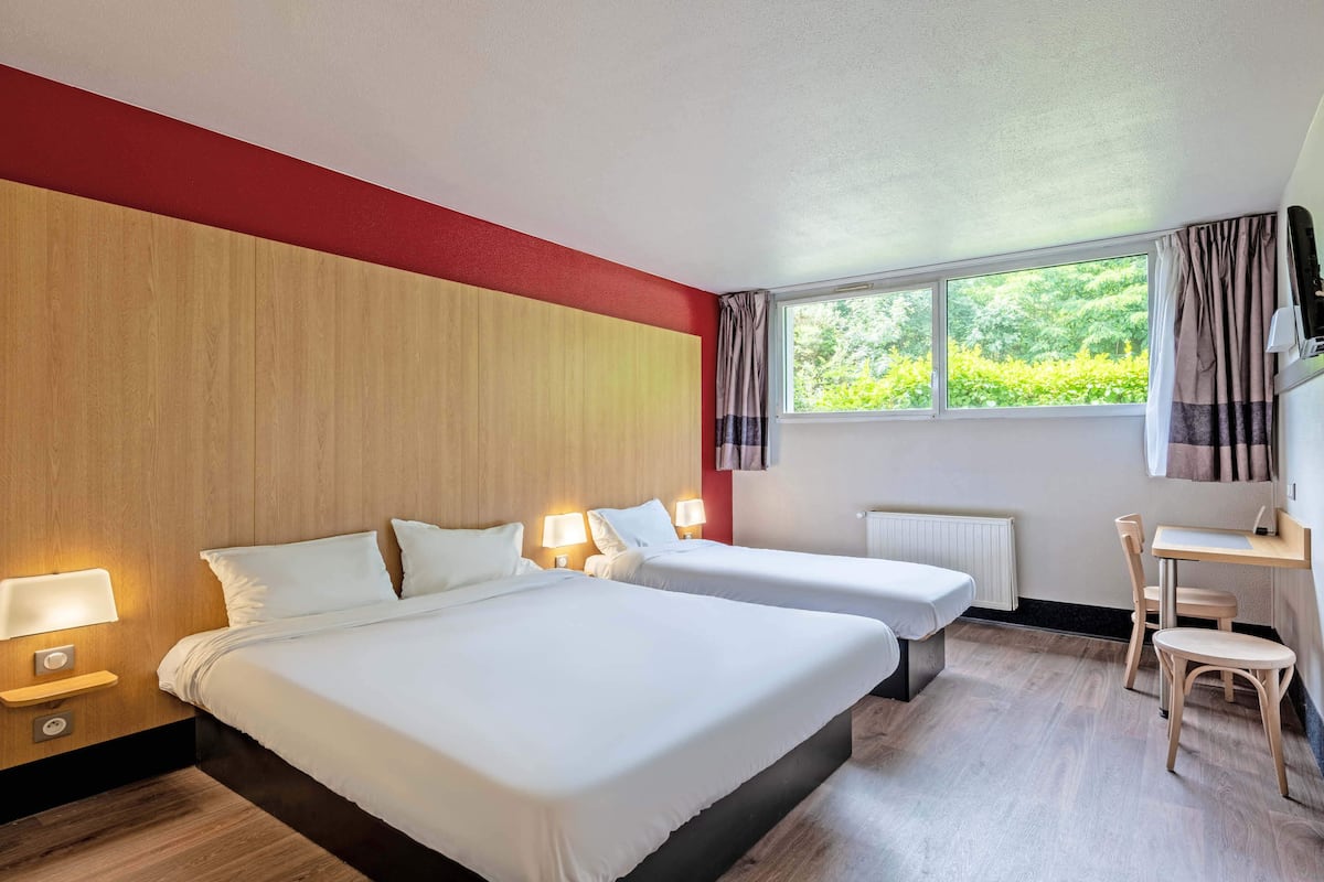 triple room, non smoking | premium bedding, desk, soundproofing, free wifi