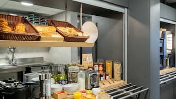 Petit déjeuner buffet servi tous les jours en supplément