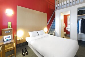 Ropa de cama de alta calidad, escritorio y sistema de insonorización