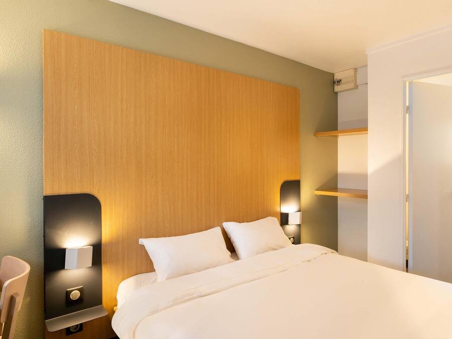 Roupas de cama premium, escrivaninha, quartos à prova de som