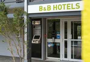 Exterior detail - B&B HOTEL Vannes Est Golfe du Morbihan (Vannes)