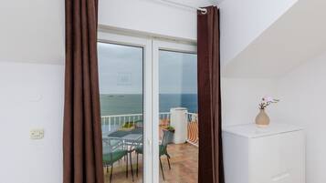 Apartment, 1 Schlafzimmer, Balkon, Meerblick | 1 Schlafzimmer, hochwertige Bettwaren, kostenlose Babybetten