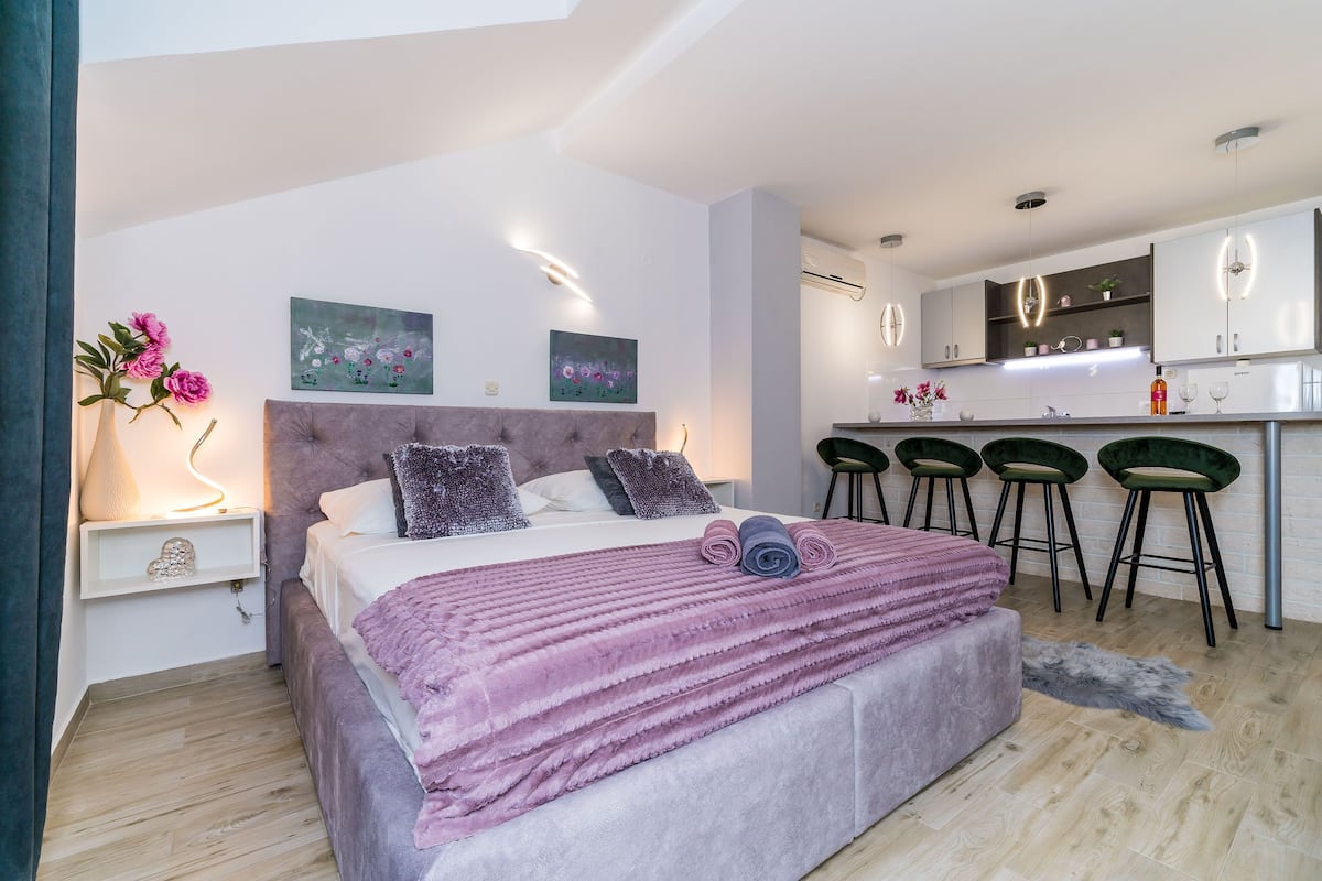Studio, Balcony, Sea View | 1 bedroom, premium bedding, free cribs/infant beds, free WiFi
