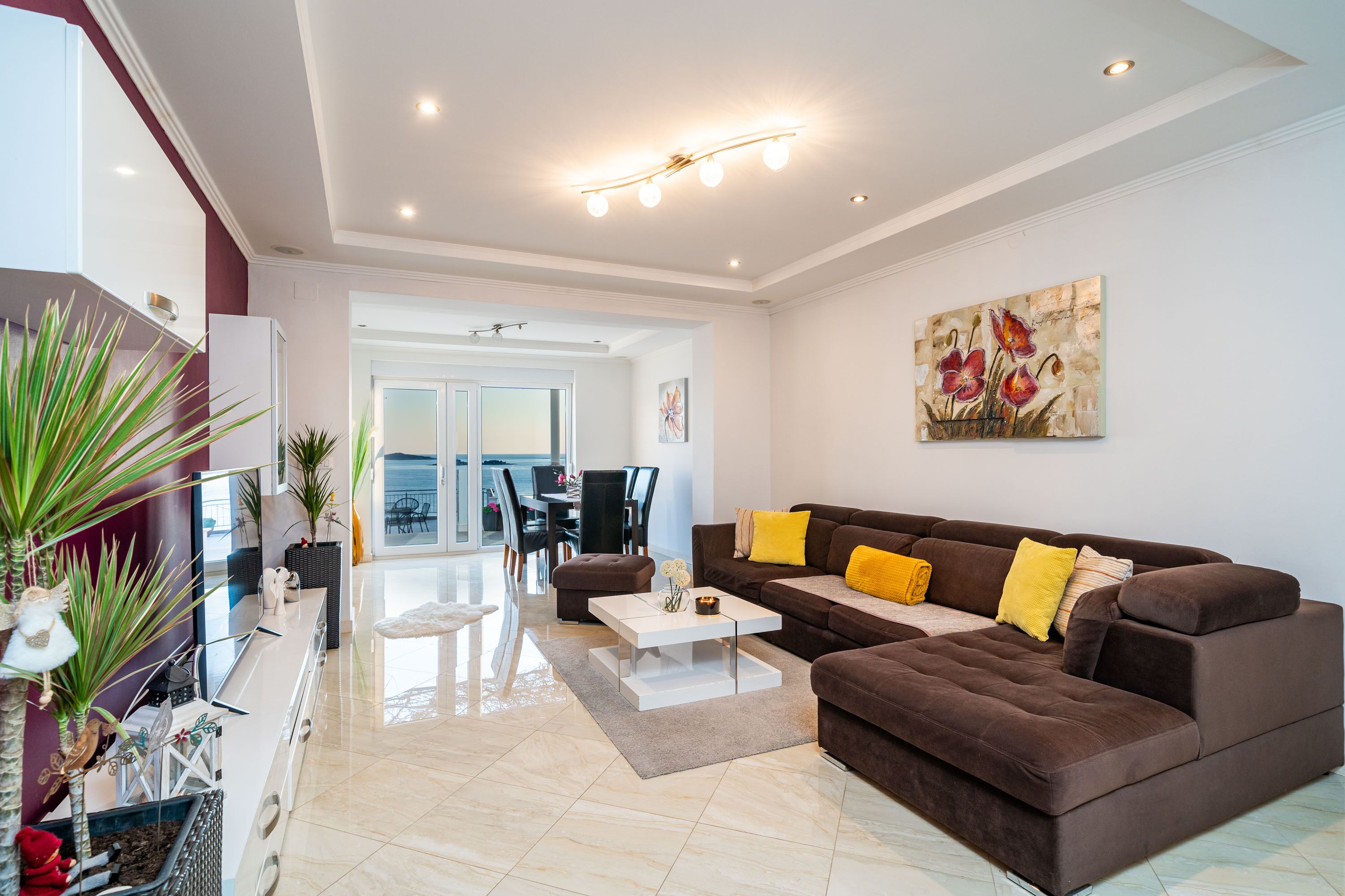 Comfort-Apartment, 2 Schlafzimmer, Terrasse, Meerblick | Wohnbereich | 40-Zoll-Flachbildfernseher mit Kabelempfang, Fernseher