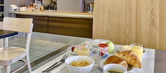 B&B HOTEL Clermont-Ferrand Le Brézet Aéroport