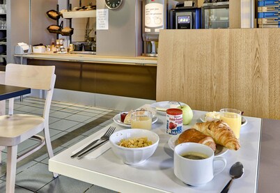 B&B HOTEL Clermont-Ferrand Le Brézet Aéroport