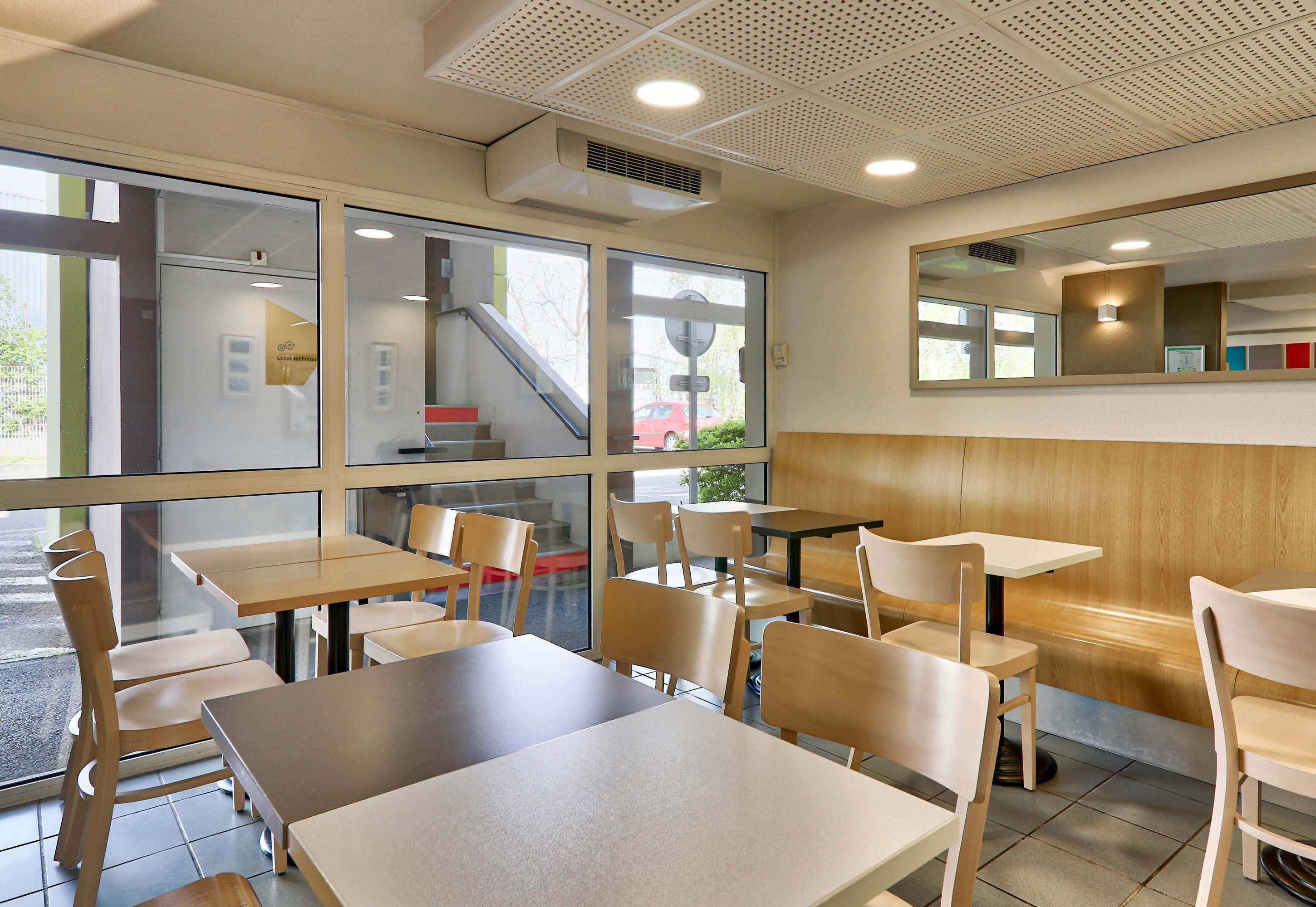 Photo - B&B HOTEL Clermont-Ferrand Le Brézet Aéroport