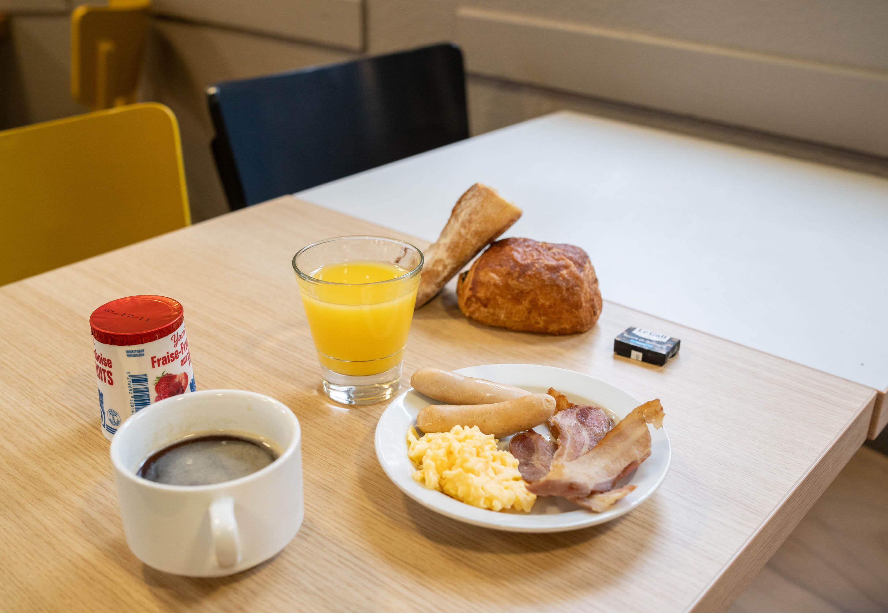 daily buffet breakfast for a fee