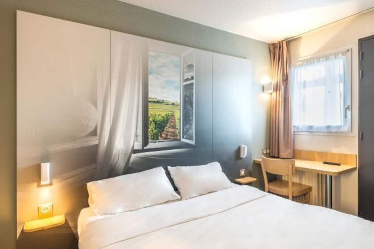 Ropa de cama de alta calidad, escritorio, insonorización y wifi gratis