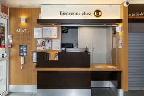 Reception - B&B HOTEL Angers 1 Beaucouzé (Beaucouze)