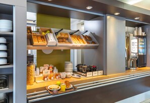 Daily buffet breakfast for a fee - B&B HOTEL Angers 1 Beaucouzé (Beaucouze)