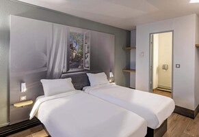 Ropa de cama de alta calidad, escritorio y sistema de insonorización 
