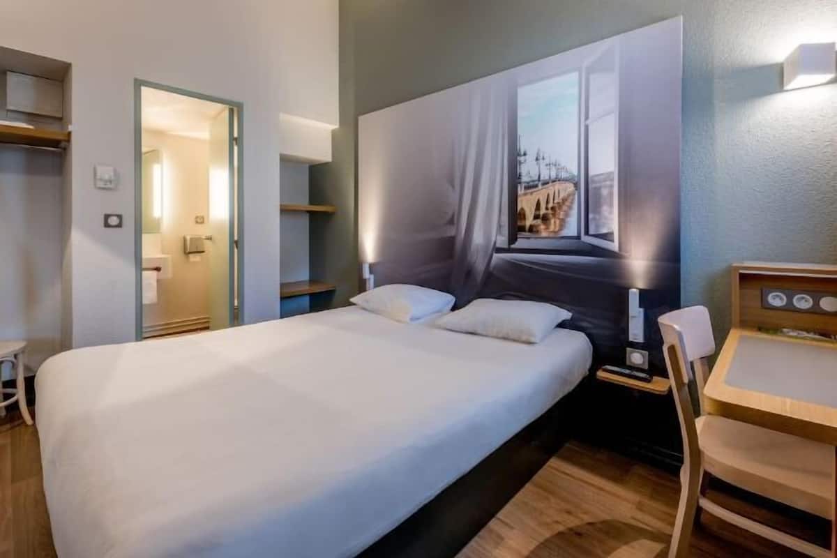 Ropa de cama de alta calidad, escritorio y insonorización