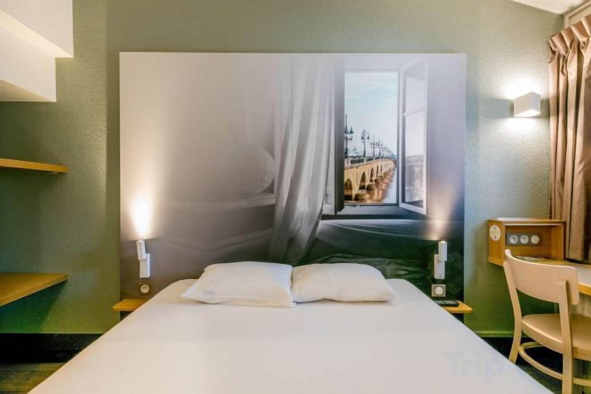 Ropa de cama de alta calidad, escritorio y insonorización 