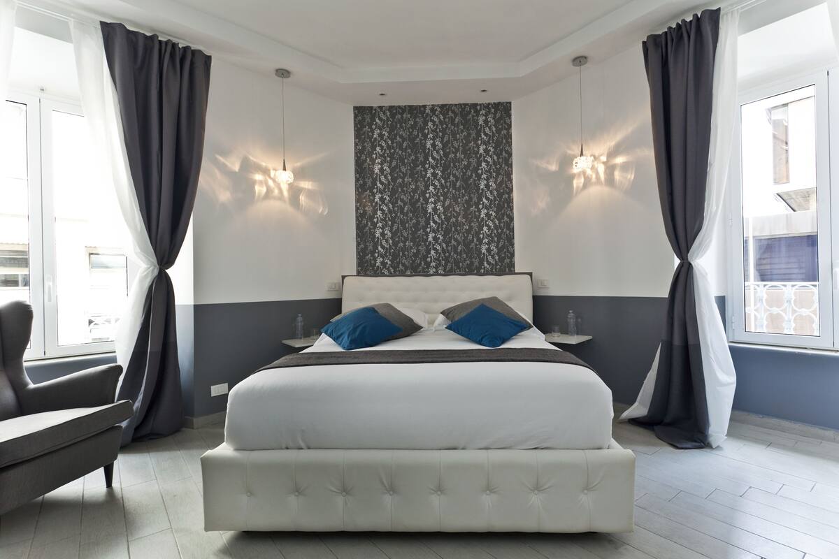 Suite, Hot Tub | Premium bedding, down comforters, minibar, in-room safe
