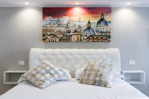 Suíte estúdio júnior, 1 cama King, sacada, vista para a cidade | Roupas de cama premium, edredons de pluma, frigobar, cofres nos quartos