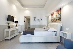 Junior Studio Suite, 1 King Bed, Balcony, City View | Premium bedding, down duvets, minibar, in-room safe