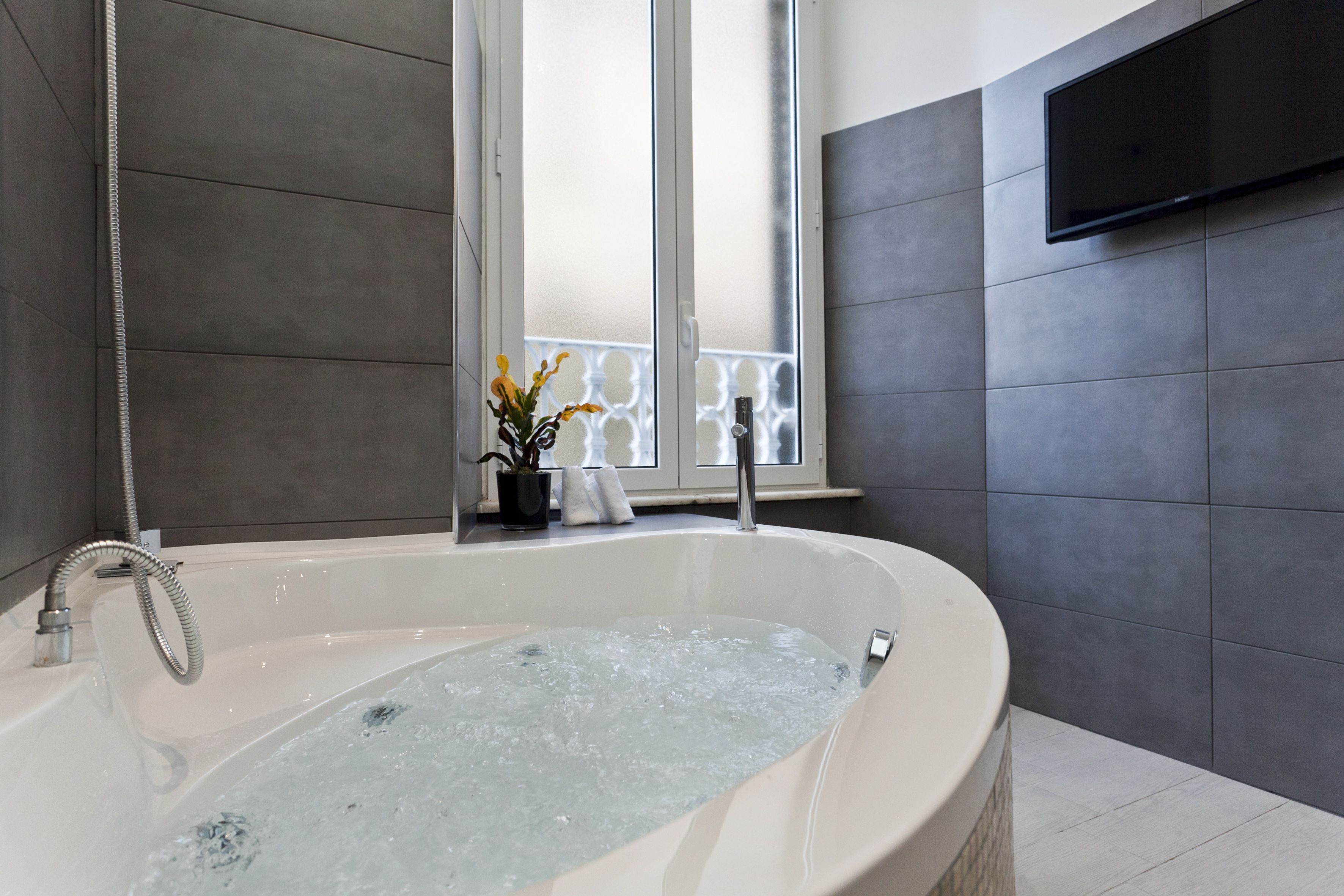 Suite, Whirlpool | Komfortbadewanne