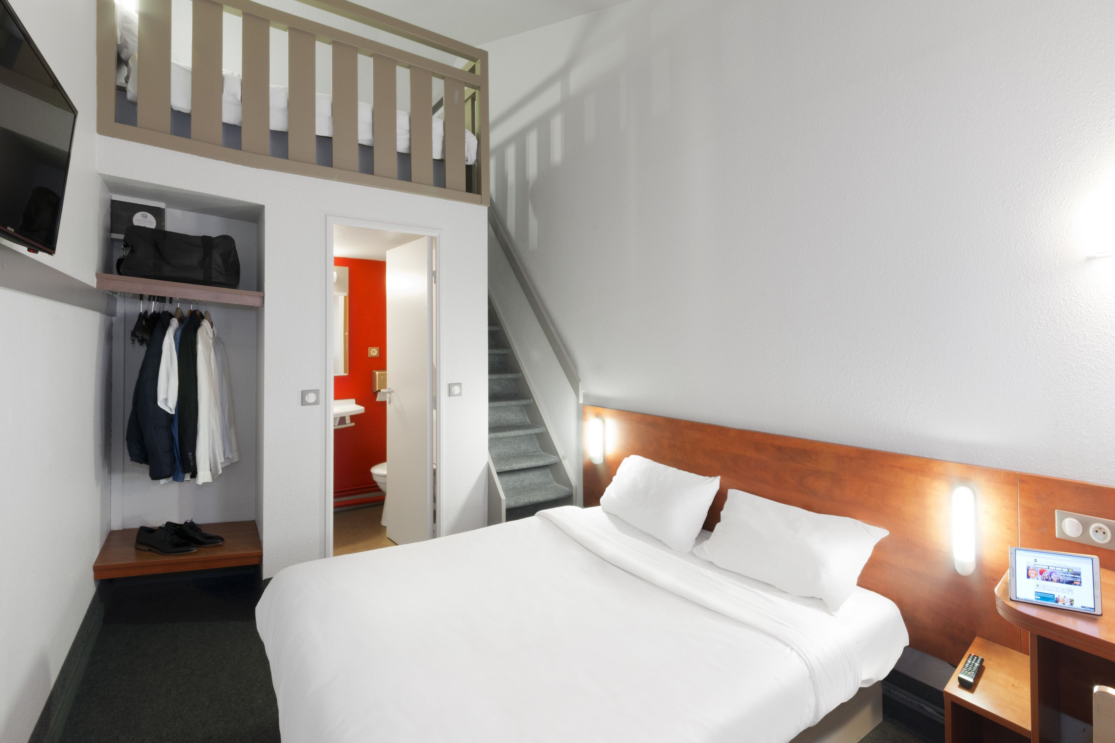 Habitación cuádruple, varias camas, para no fumadores | Ropa de cama de alta calidad 