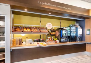 Daily buffet breakfast for a fee - B&B HOTEL Nantes Rezé Saint-Sébastien (Saint-Sebastien-sur-Loire)