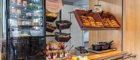 Daily buffet breakfast for a fee