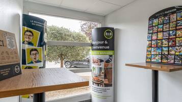 Coin salon dans le hall