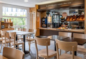 Petit déjeuner buffet servi tous les jours en supplément