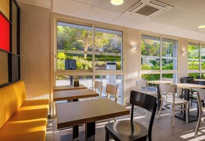Restaurant - B&B HOTEL Antibes Sophia Antipolis (Biot)