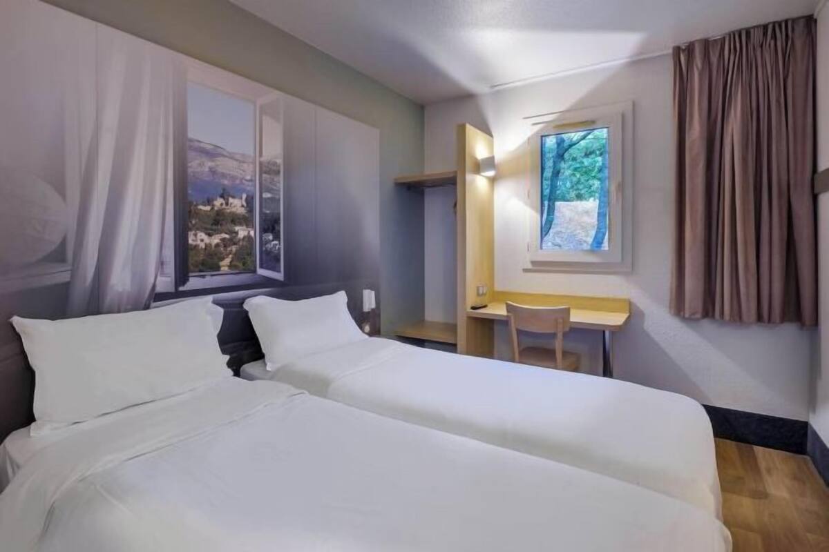 Premium bedding, desk, free WiFi, bed sheets