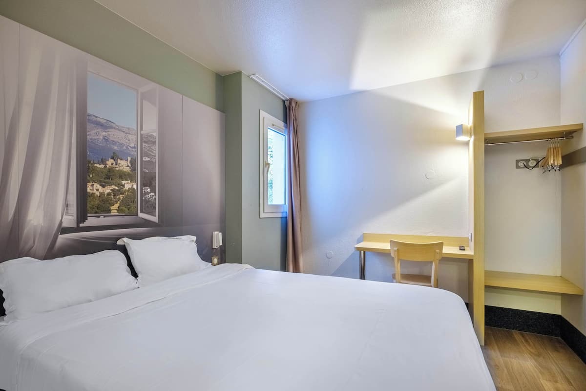 Premium bedding, desk, free WiFi, bed sheets