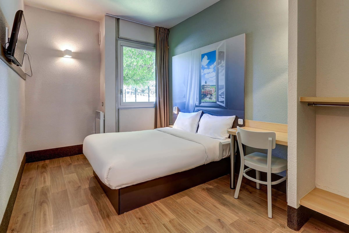 Habitación doble, accesible para personas con discapacidad, no fumadores | Ropa de cama de alta calidad, mobiliario individual, escritorio