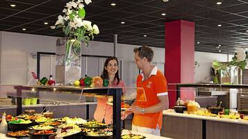 Breakfast, lunch, dinner served; alfresco dining