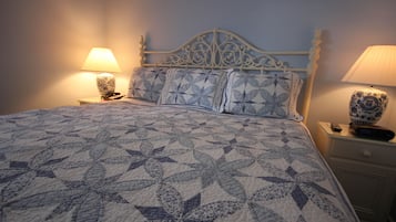 Habitación individual Confort, 1 cama de matrimonio grande, frigorífico y microondas | 1 dormitorio y ropa de cama de alta calidad